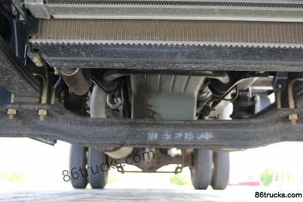 FAW-GM F330 Subo Deluxe 130 hp 4X2(6 wheels) 3.8m Crew Cab Side Guard Light Truck Chassis (2) | 86Trucks