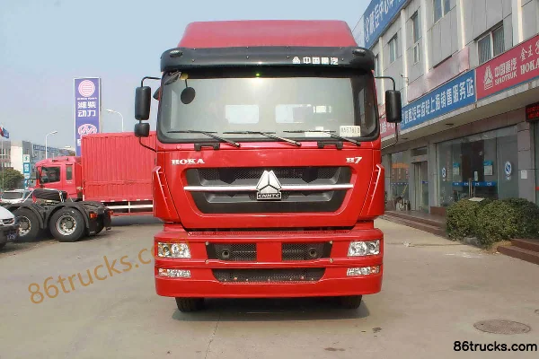 Sinotruk HOKA H7 Heavy Truck 340 hp 4X2(6 wheels) Tractor Truck Exterior