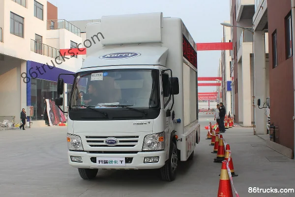 Karry Green Card T 124hp 4X2(6 wheels) 3.8m Semi-Cab Van Light Truck (Wide Body) Exterior (2) | 86Trucks