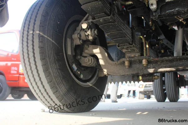 JAC Junling H330 120 ch 4X2(6 roues) 4,18 m camion léger à plateau Châssis (1) | 86Trucks
