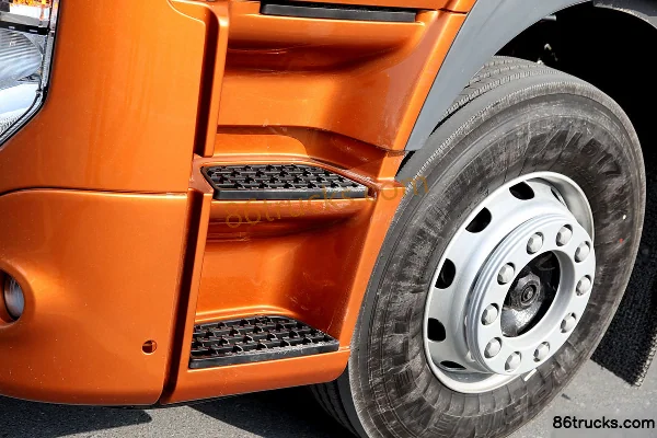 Dongwo UD Kuten Heavy Truck 430 hp 4X2(6 wheels) Tractor Truck Chassis (1) | 86Trucks