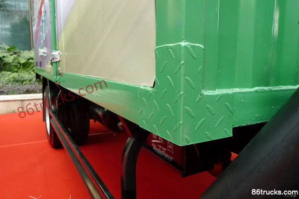 Kairui Green Card C Medium Body Standard Type 110 hp 4X2(6 wheels) 4.23m Single Row Van Light Truck (2) | 86Trucks