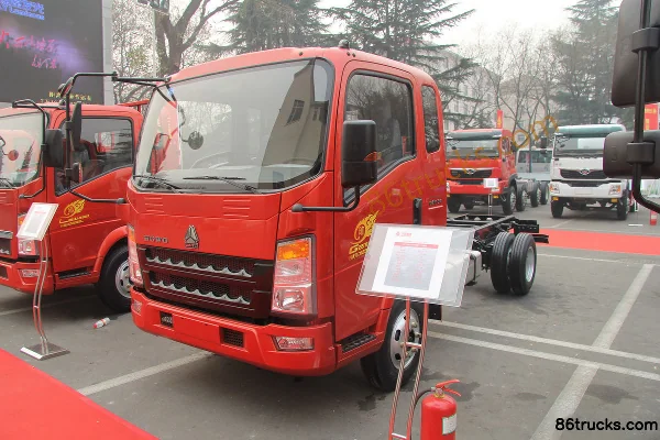 Sinotruk HOWO Tongshuai 129 hp 4X2(6 wheels) 3360mm Wheelbase Single Row Light Truck Chassis Exterior (2) | 86Trucks