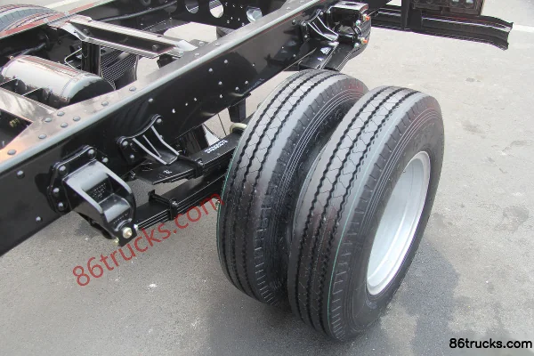 Sinotruk HOWO Tongshuai 129 hp 4X2(6 wheels) 3360mm Wheelbase Single Row Light Truck Chassis (3) | 86Trucks
