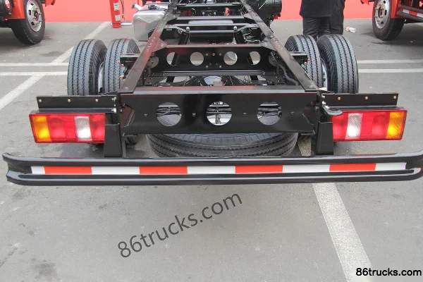 Sinotruk HOWO Tongshuai 129 hp 4X2(6 wheels) 3360mm Wheelbase Single Row Light Truck Chassis (1) | 86Trucks