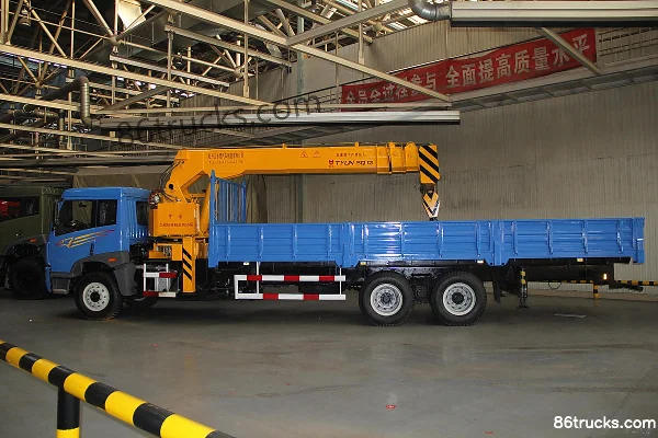 FAW Jiefang J5M 220 hp 6X4(10 wheels) Truck-Mounted Crane Exterior (2) | 86Trucks