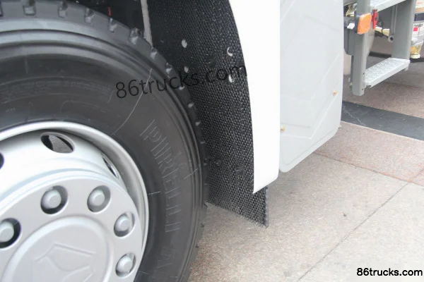 Sinotruk Sitrak C7H heavy truck 400 hp 4X2(6 wheels) tractor truck Chassis (2) | 86Trucks