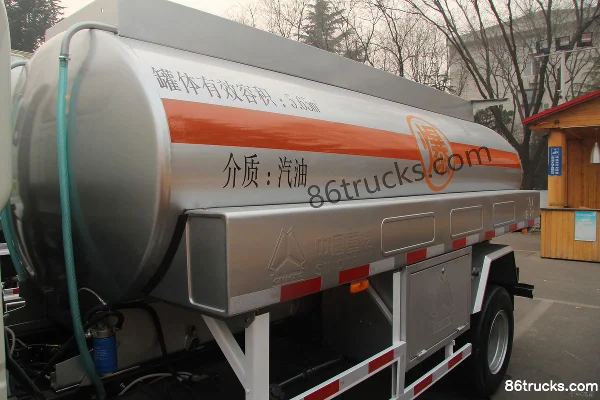 Sinotruk HOWO 109 hp 4X2(6 wheels) Oil tanker truck (Lvye brand) Chassis (2) | 86Trucks