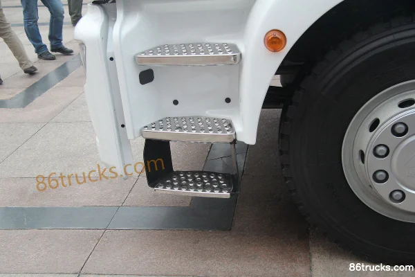 Sinotruk Sitrak C7H 280 hp 8X4(12 wheels) refrigerated truck Chassis (3) | 86Trucks
