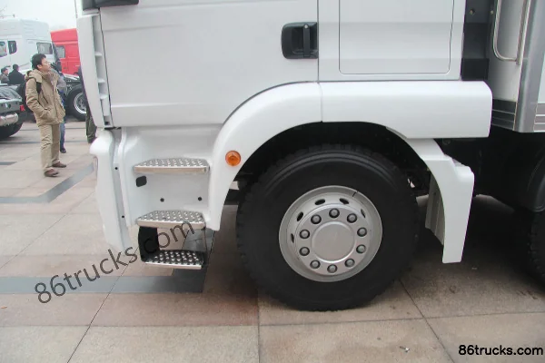Sinotruk Sitrak C7H 280 hp 8X4(12 wheels) refrigerated truck Chassis (2) | 86Trucks