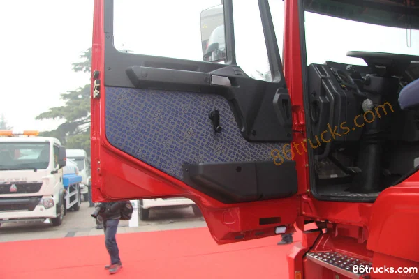 Sinotruk HOKA H7 heavy truck 340 hp 6X2(8 wheels) tractor truck (LNG) Cab (2) | 86Trucks