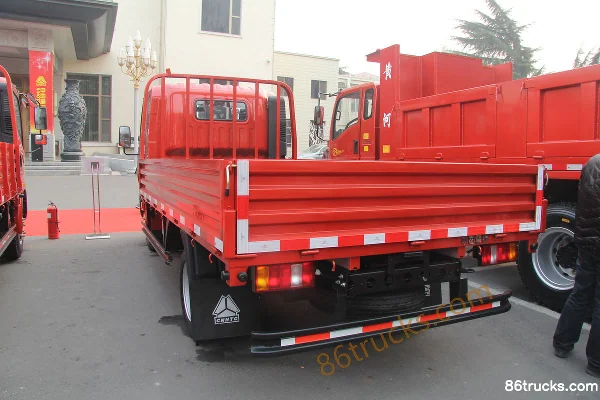 Sinotruk HOWO Hanjiang 115 ch 4X2(6 roues) camion léger plateau à ridelles tout-terrain, cabine avec couchette 3,8 m Extérieur (3) | 86Truck
