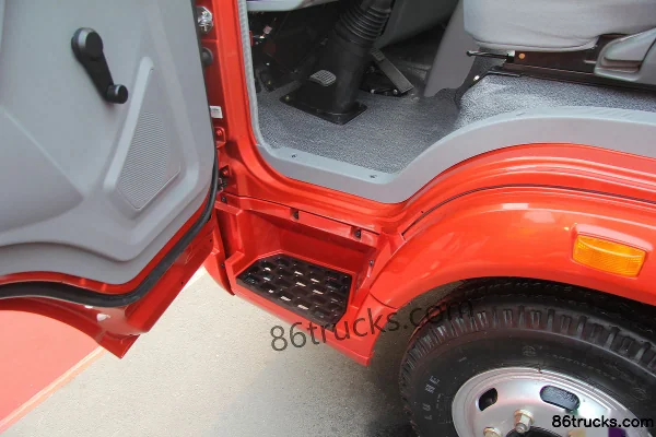 Sinotruk HOWO Hanjiang 115 ch 4X2(6 roues) camion léger plateau à ridelles tout-terrain, cabine avec couchette 3,8 m (2) | 86Trucks