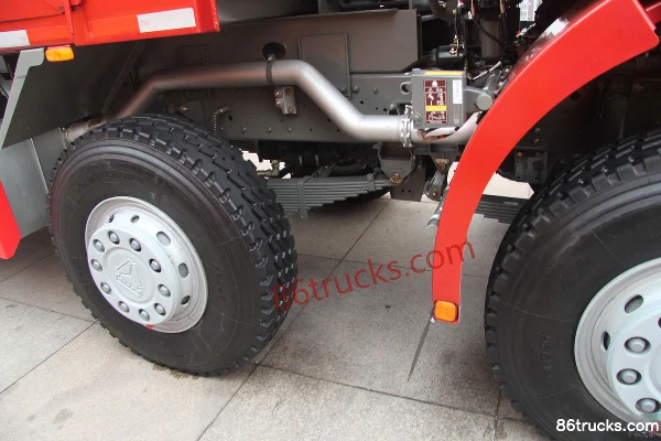 Sinotruk HOKA H7 series heavy truck 380 hp 8X4(12 wheels) 8.3m LNG dump truck Chassis (1) | 86Trucks