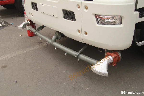 Sinotruk HOWO 140 hp 4X2(6 wheels) water sprinkler truck (Lvye brand) Exterior (3) | 86Trucks