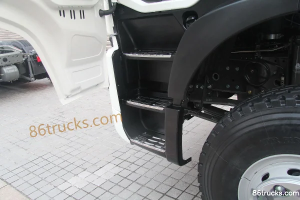 Sinotruk HOWO-T7H heavy truck 400 hp 8X4(12 wheels) concrete mixer truck (chassis) Cab (1) | 86Trucks