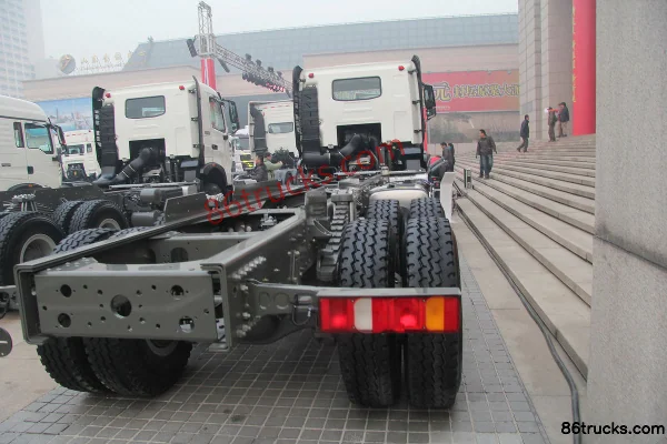 Sinotruk HOWO-T7H heavy truck 400 hp 8X4(12 wheels) concrete mixer truck (chassis) (1) | 86Trucks