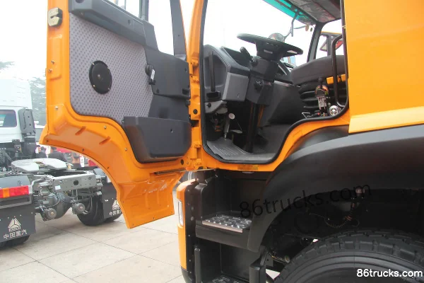 Sinotruk Golden Prince heavy truck 340 hp 6X4(10 wheels) 5.8m dump truck Cab (2) | 86Trucks