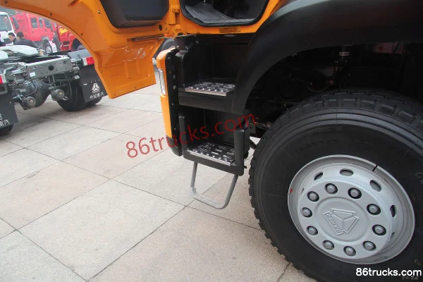 Sinotruk Golden Prince heavy truck 340 hp 6X4(10 wheels) 5.8m dump truck Cab (1) | 86Trucks