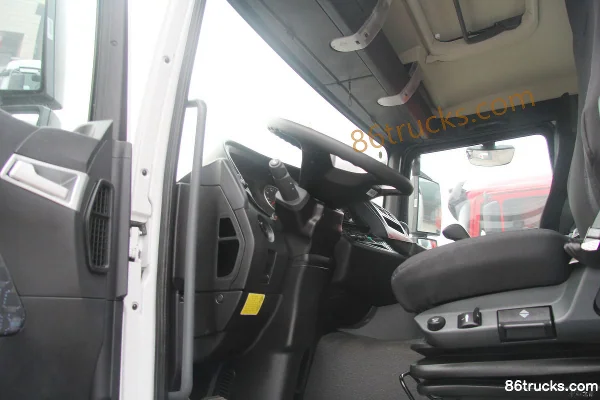 Sinotruk Sitrak C5H Medium Truck 240 hp 4X2(6 wheels) 7.9m Van Cargo Truck Cab (3) | 86Trucks