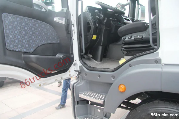 Sinotruk Sitrak C5H Medium Truck 240 hp 4X2(6 wheels) 7.9m Van Cargo Truck Cab (2) | 86Trucks