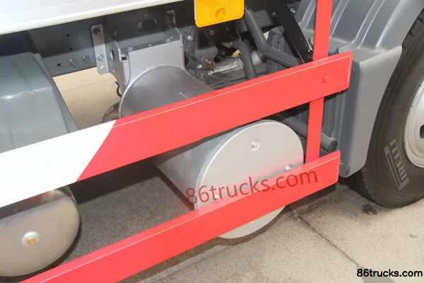 Sinotruk Sitrak C5H Medium Truck 240 hp 4X2(6 wheels) 7.9m Van Cargo Truck Chassis (3) | 86Trucks