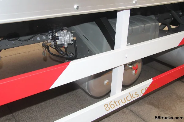 Sinotruk Sitrak C5H Medium Truck 240 hp 4X2(6 wheels) 7.9m Van Cargo Truck Chassis (2) | 86Trucks