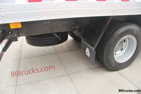 Sinotruk Sitrak C5H Medium Truck 240 hp 4X2(6 wheels) 7.9m Van Cargo Truck Chassis (1) | 86Trucks