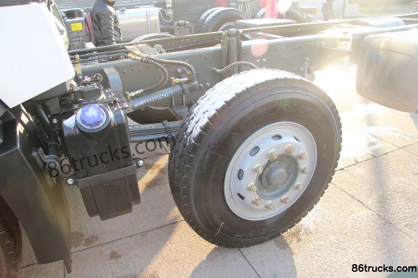 Sinotruk HOWO T5G lourd 310 ch 8X4(12 roues) camion porteur 9,5 mètres Châssis (2) | 86Trucks