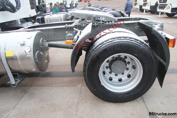 Sinotruk HOWO T5G camion lourd 290 ch 4X2(6 roues) tracteur routier (LNG) Châssis (2) | 86Trucks
