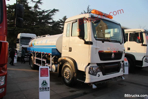 Sinotruk HOWO T5G 180hp 4X2(6 wheels) water sprinkler truck Exterior (3) | 86Trucks