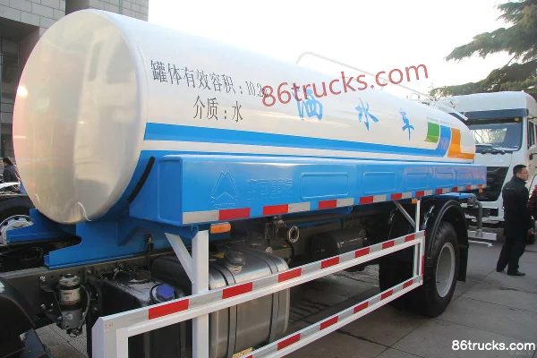 Sinotruk HOWO T5G 180hp 4X2(6 wheels) water sprinkler truck Chassis (1) | 86Trucks
