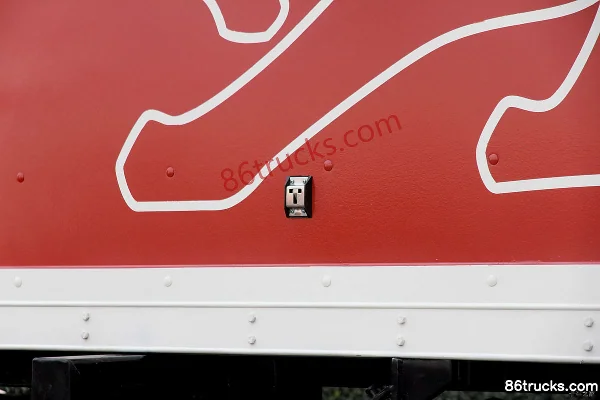 Union Truck U290 poids lourd 290 ch 6X2(8 roues) porte-voitures à essieu central (pont arrière Pengxiang 457) Châssis (1) | 86Trucks