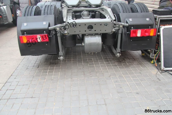 Sinotruk HOWO T7H 400 hp 6X2(8 wheels) Hazardous Materials Tractor Truck (High Roof) Chassis (3) | 86Trucks