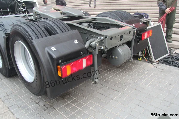 Sinotruk HOWO T7H 400 hp 6X2(8 wheels) Hazardous Materials Tractor Truck (High Roof) Chassis (2) | 86Trucks