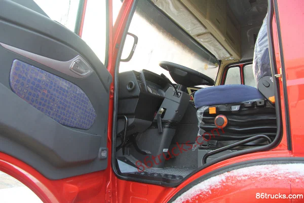 Sinotruk Hohan J5G Heavy Truck Lightweight Edition 340 hp 6X2(8 wheels) Tractor Truck Cab (3) | 86Trucks