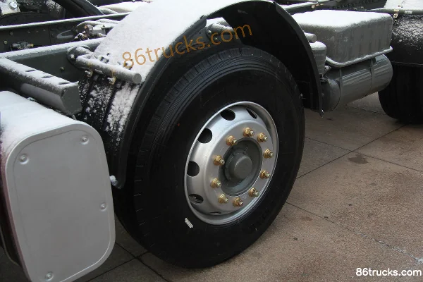 Sinotruk Hohan J5G Heavy Truck Lightweight Edition 340 hp 6X2(8 wheels) Tractor Truck Chassis (3) | 86Trucks