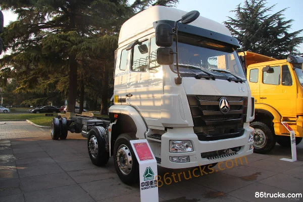 Sinotruk Hohan J5G Heavy Truck Light Load Edition 280 hp 6X2(8 wheels) 9.6m Flatbed Cargo Truck Exterior (2) | 86Trucks