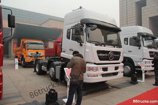 Sinotruk Steyr M5G heavy truck 350 hp 6X2(8 wheels) tractor truck (front double steering) Exterior (2) | 86Trucks