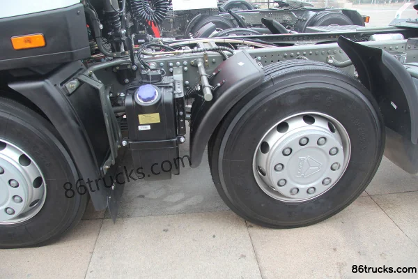 Sinotruk Steyr M5G heavy truck 350 hp 6X2(8 wheels) tractor truck (front double steering) Chassis (2) | 86Trucks