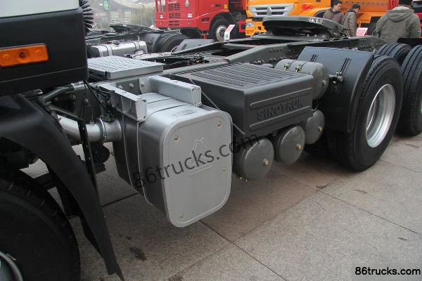 Sinotruk Steyr 380 ch 6X4(10 roues) tracteur routier Châssis (2) | 86Trucks
