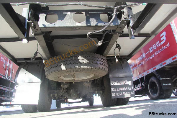 Foton Aumark 5 Series Medium Truck 170 hp 4X2(6 wheels) 6.2m Van Cargo Truck Cab (3) | 86Trucks