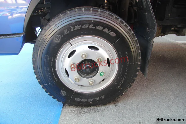 Foton Aumark 5 Series Medium Truck 170 hp 4X2(6 wheels) 6.2m Van Cargo Truck Cab (1) | 86Trucks
