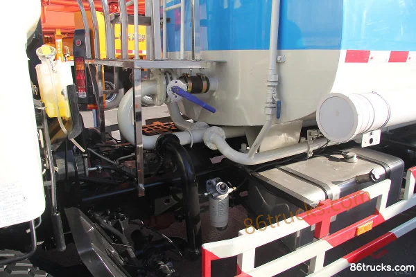 Foton Aumark 3 Series 156 hp 4X2(6 wheels) Water Sprinkler Truck (Yajie Brand) Chassis (3) | 86Trucks