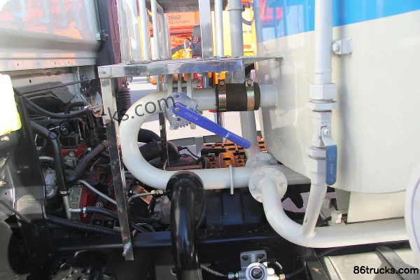 Foton Aumark 3 Series 156 hp 4X2(6 wheels) Water Sprinkler Truck (Yajie Brand) Chassis (1) | 86Trucks