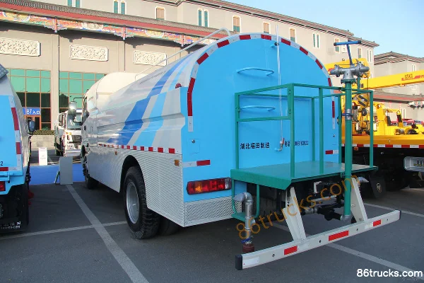 Foton Lisha 210 hp 4X2(6 wheels) Water Sprinkler Truck Exterior (3) | 86Trucks
