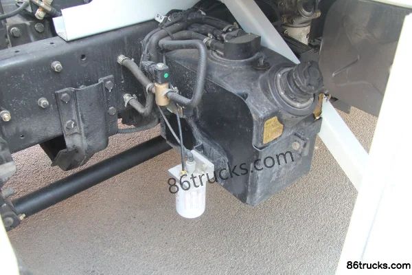 Foton Lisha 210 hp 4X2(6 wheels) Water Sprinkler Truck Cab (2) | 86Trucks