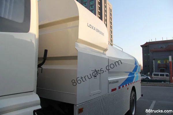 Foton Lisha 210 hp 4X2(6 wheels) Water Sprinkler Truck Chassis (1) | 86Trucks