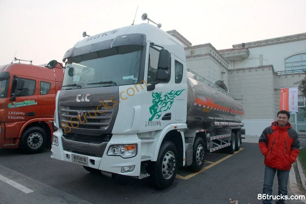 Union Truck U290 290 hp 8X4(12 wheels) Oil Tank Truck (CIMC Brand) Exterior (2) | 86Trucks