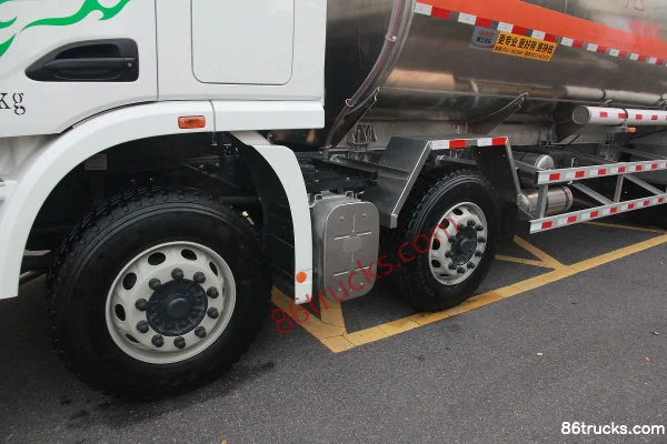 Union Truck U290 290 hp 8X4(12 wheels) Oil Tank Truck (CIMC Brand) Chassis (3) | 86Trucks